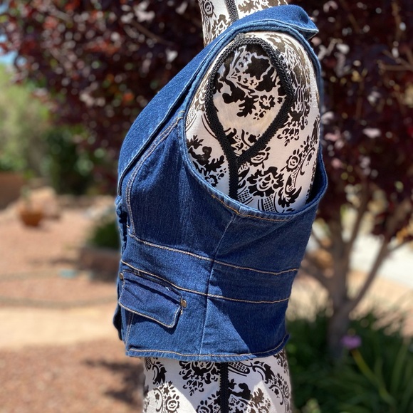 Y2K vest Size L. Measures medium. - Picture 5 of 8